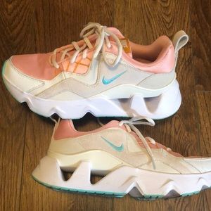 Womens Nike Shoes 8.5